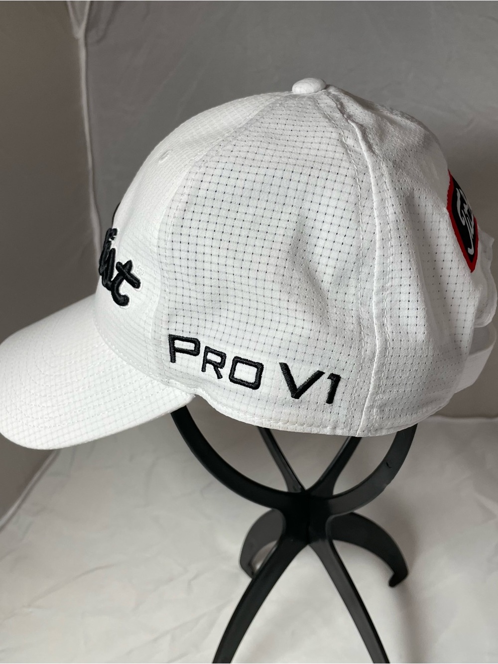 Titleist FJ Pro VI White Hat with Black Script Logo - Picture 2 of 6